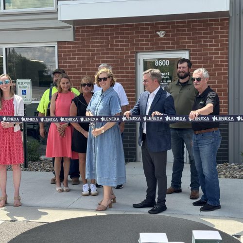 ribbon cutting - smart storage (lenexa)
